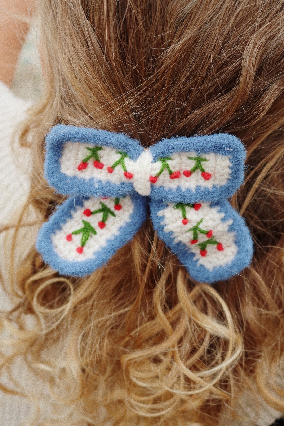 Gehaakte Cherry haarclip